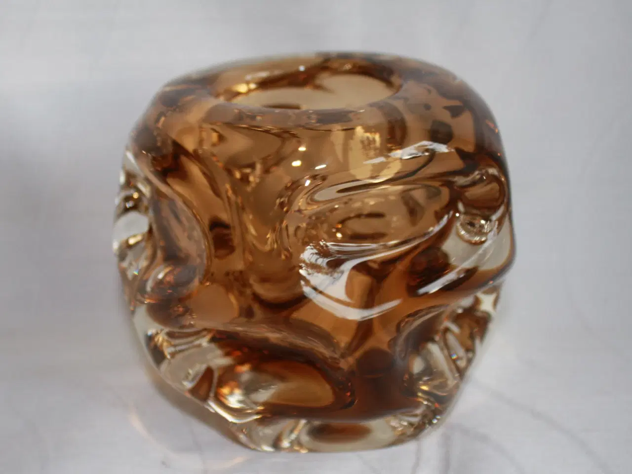 Billede 1 - Vase af brunt glas