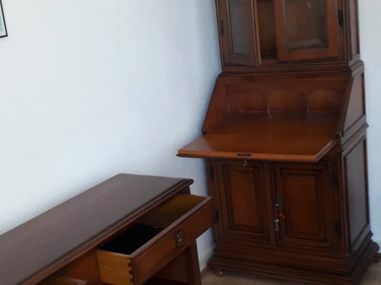 Billede 2 - Reol  massivt  træ 