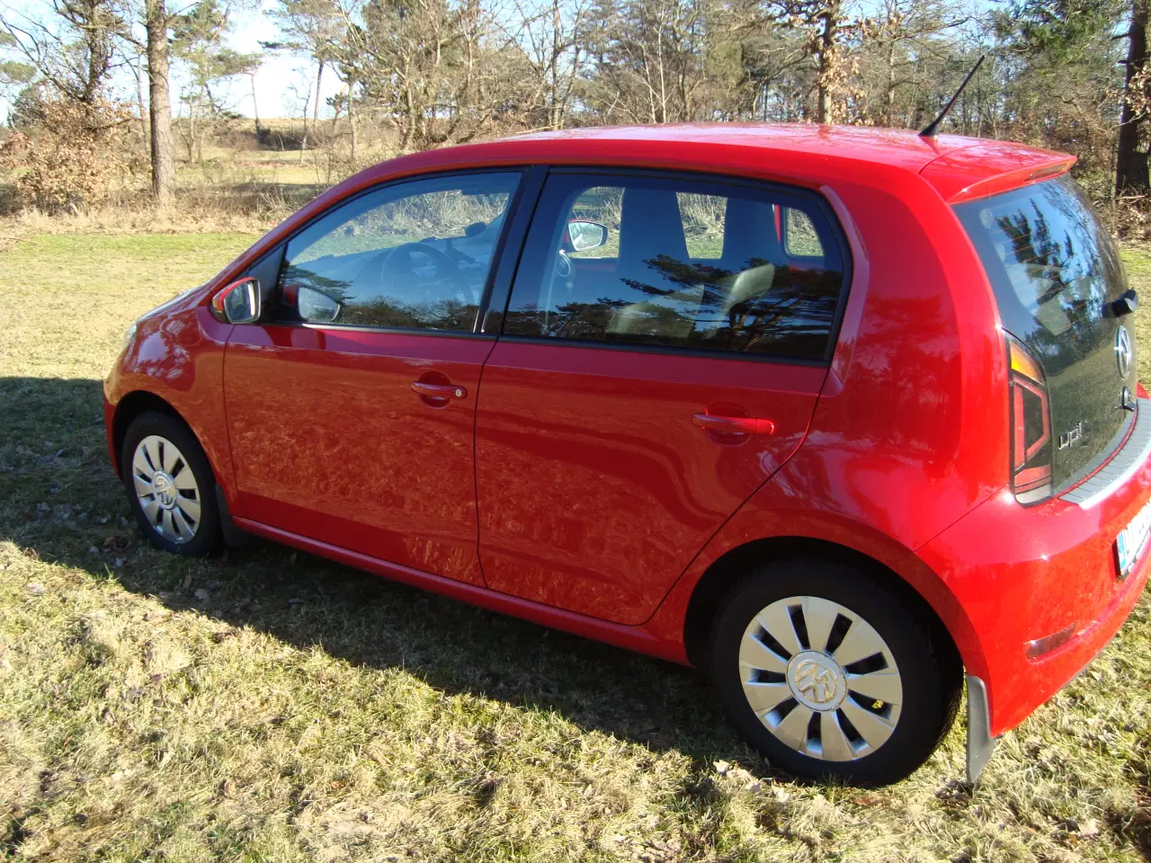 Billede 3 - vw up rød 5dørs velholdt