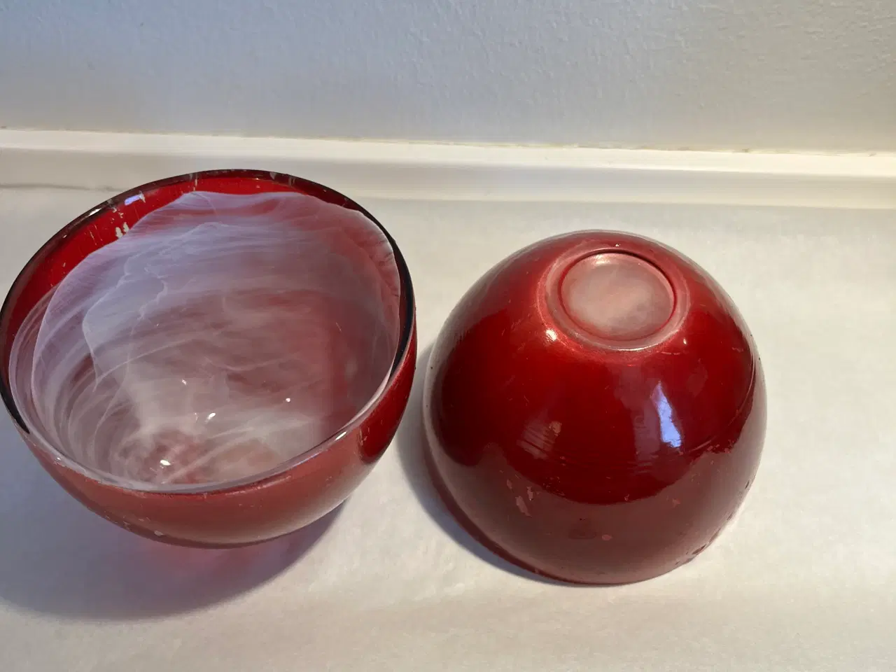 Billede 3 - Rød-hvide glasskåle