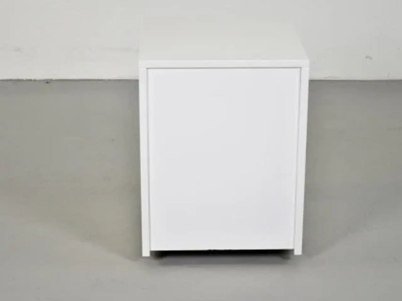 Billede 3 - Hvid dencon skuffekassette med tre skuffer og lås