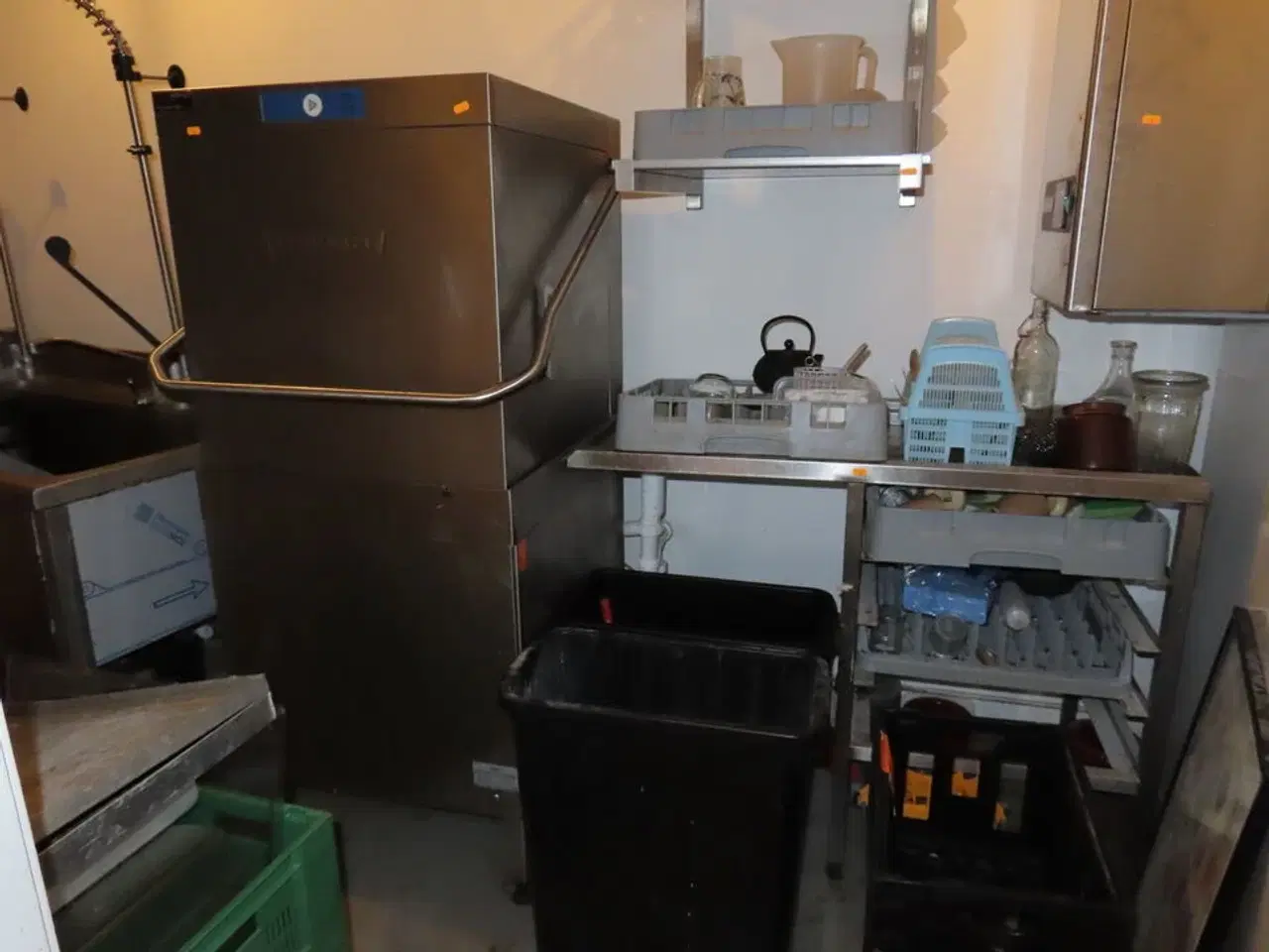 Billede 2 - Industriopvaskemaskine, HOBART AMX-10 inkl. bord og bakker