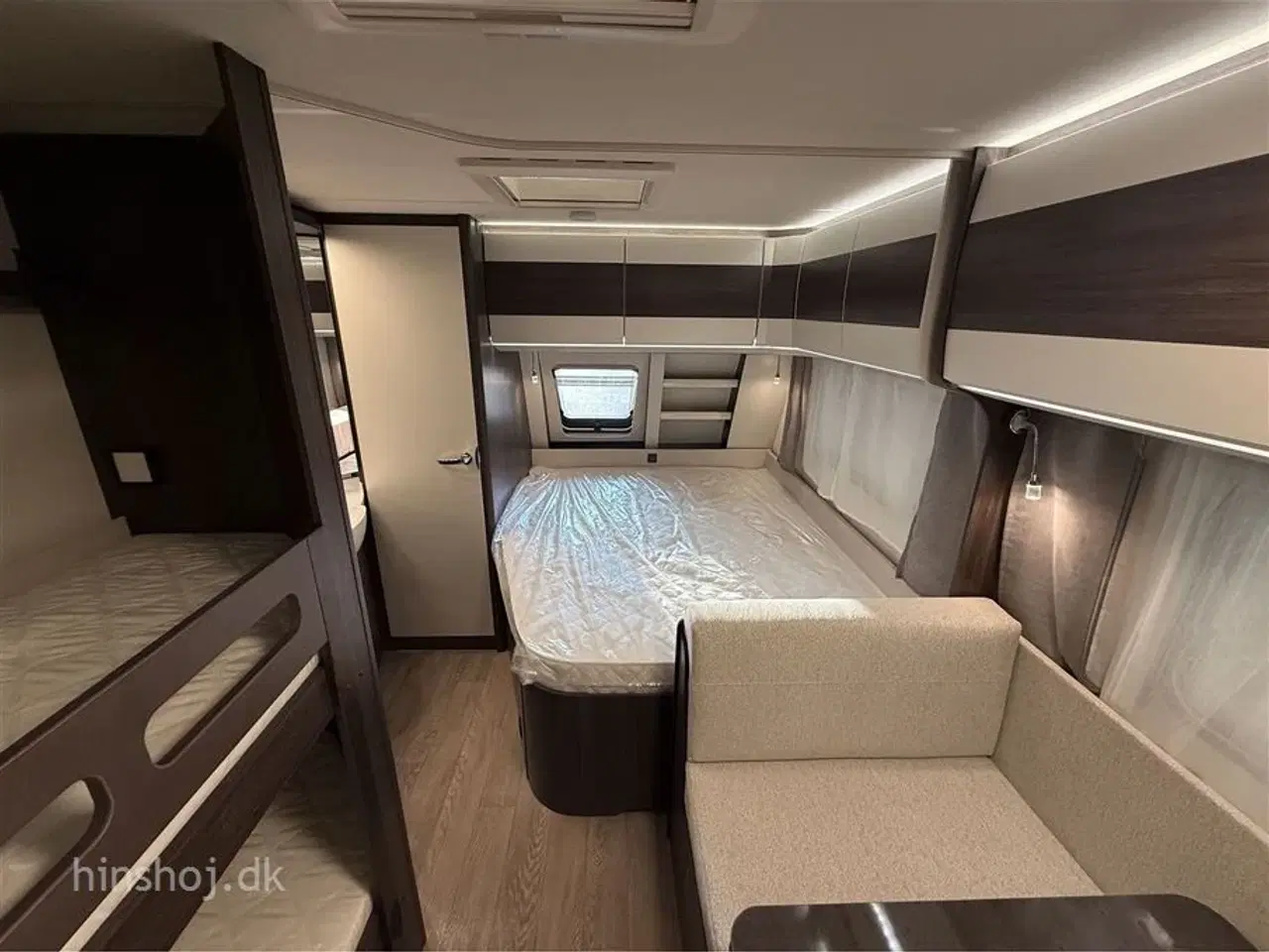 Billede 18 - 2026 - Hobby Prestige 720 UKFe   Hobby 720 UKFe med køjer og fransk dobbeltseng fra Hinshøj Caravan
