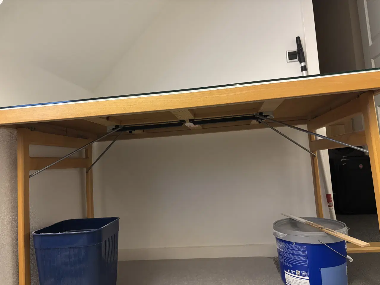 Billede 4 - Skrivebord med Otto Frello plakat og glasplade