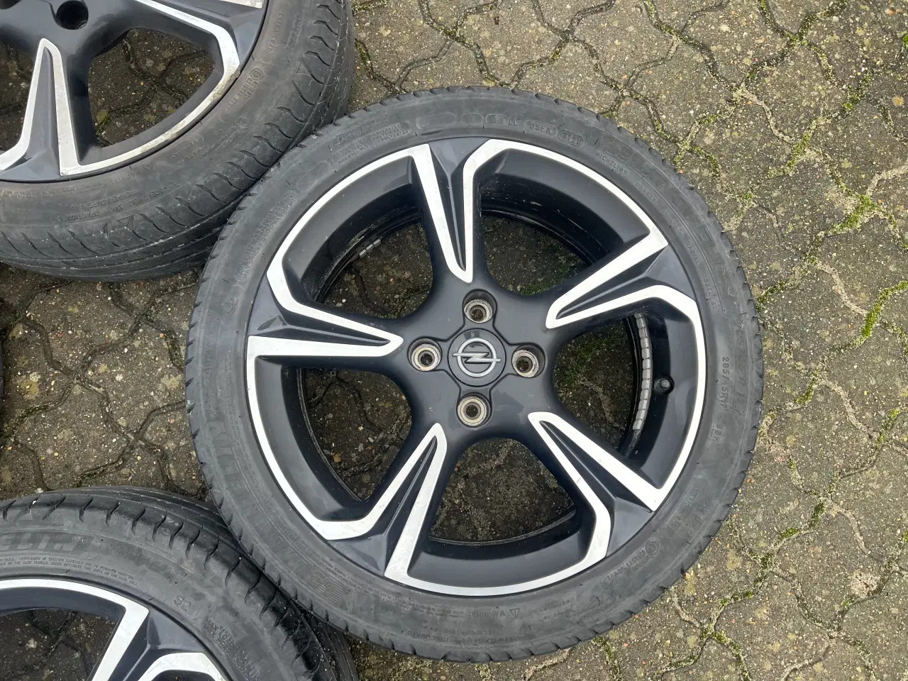 Billede 1 - Opel Corsa alufælge med sommerdæk