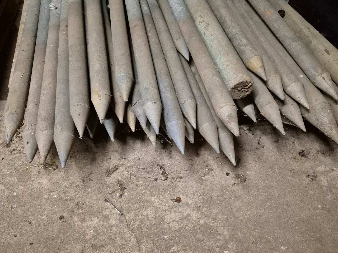 Billede 1 - Hegnspæle massive plastik