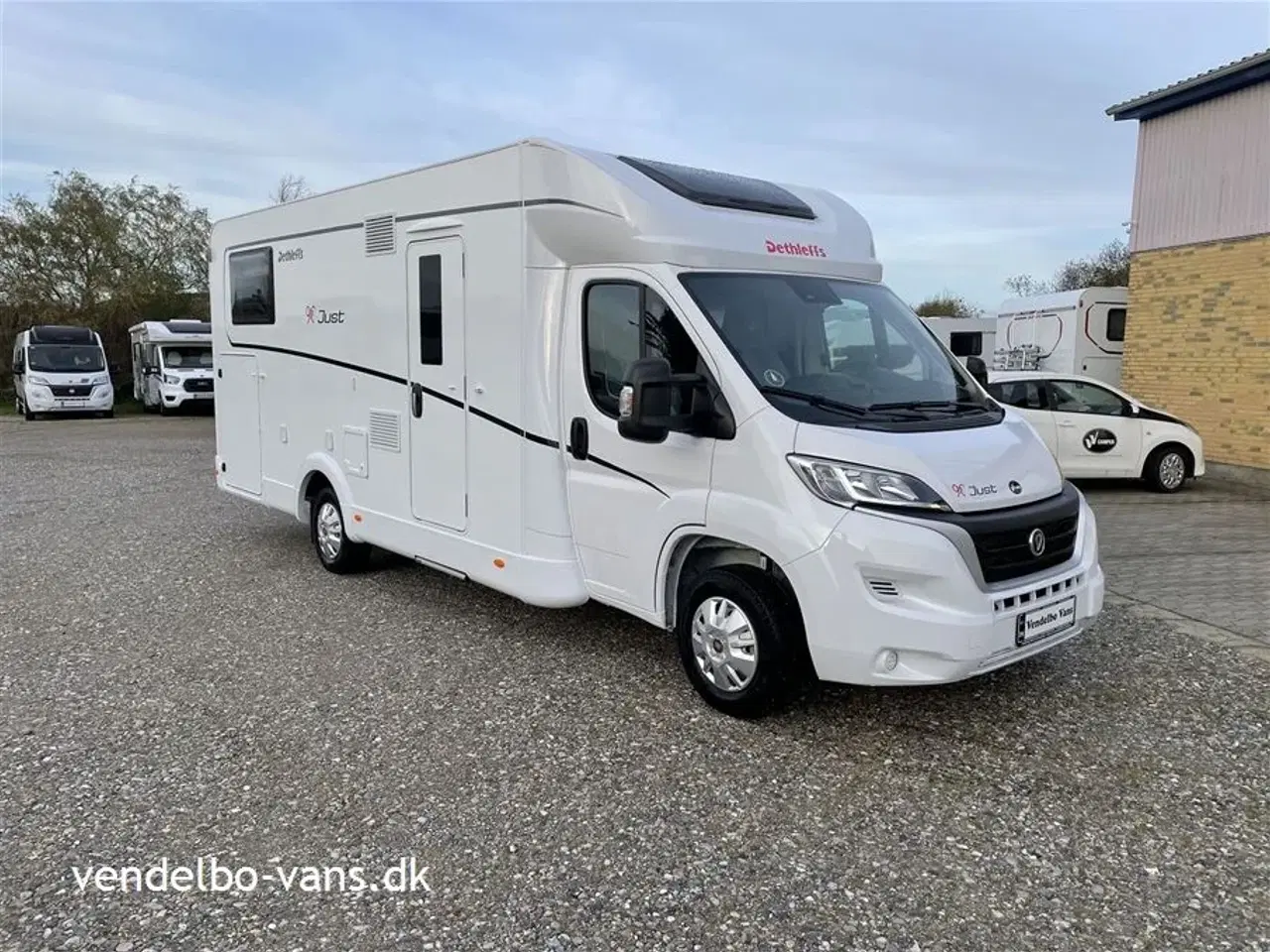 Billede 1 - 2023 - Dethleffs Just T 7052 EB - 90 Year   Enkeltsenge og garage - 90 års udstyrsmodellen