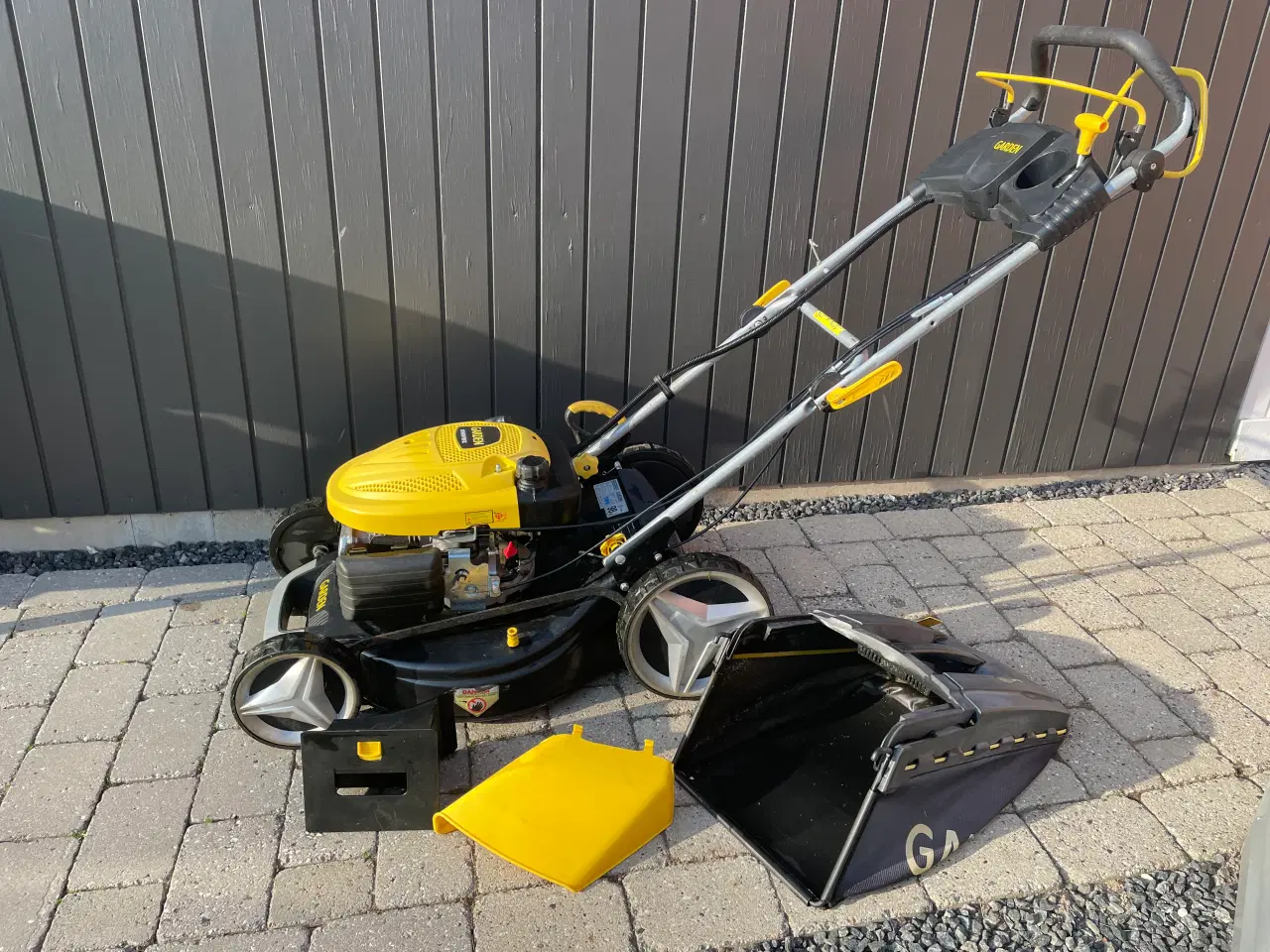 Billede 1 - Velholdt Garden selvkørende plæneklipper