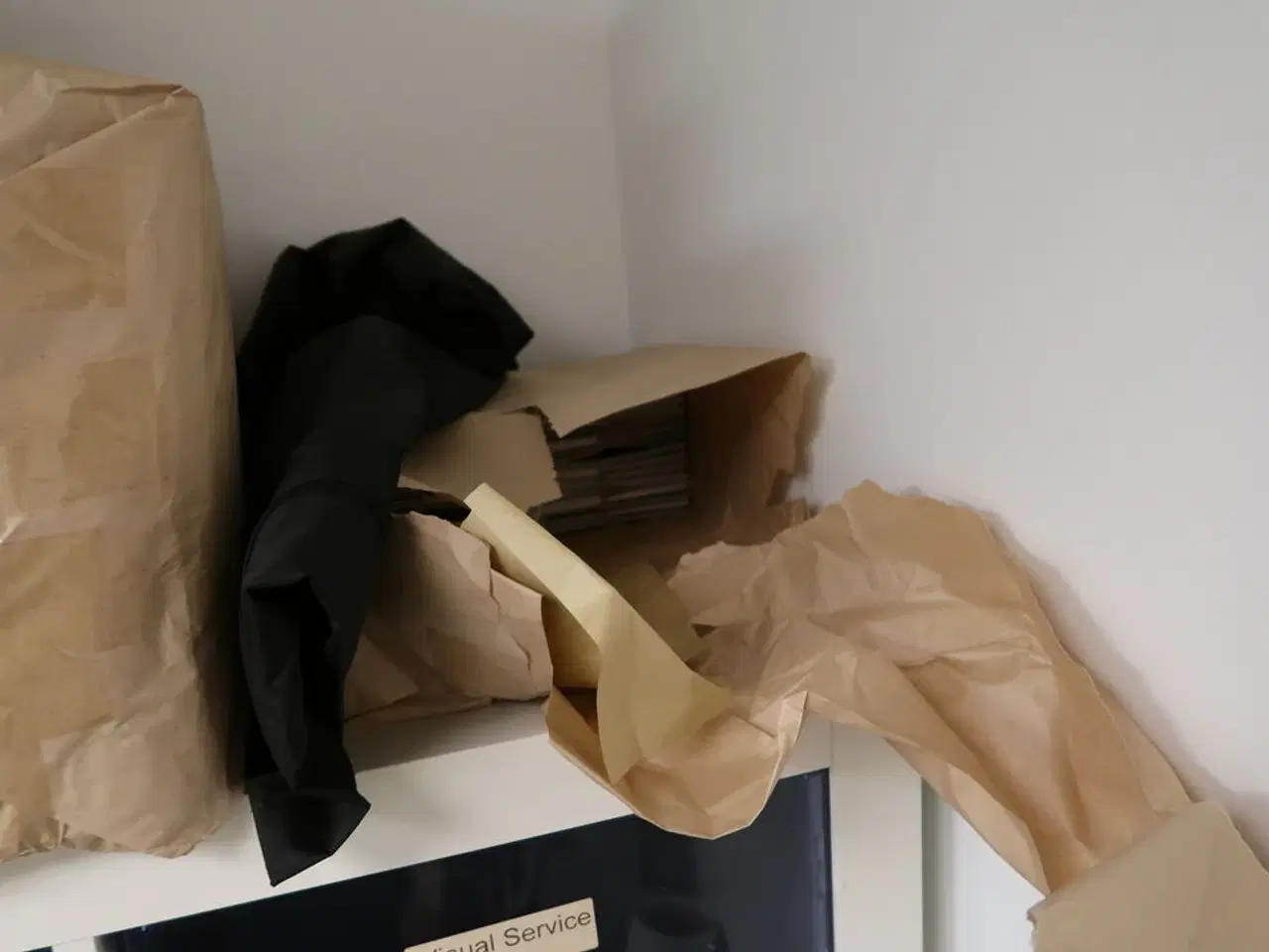 Billede 3 - Opbevaringsreol/skab med div. Arbejdstøj