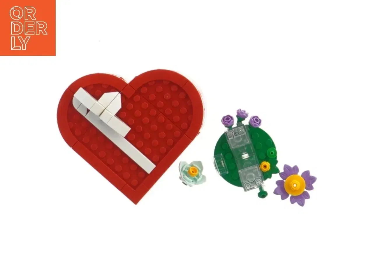 Billede 2 - Hjerteformet LEGO æske med blomster fra Lego (str. 10x11 cm)
