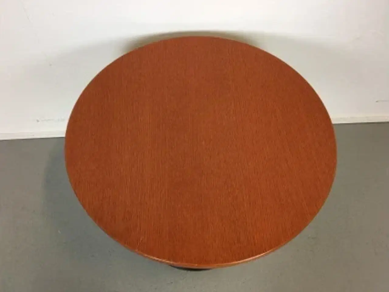 Billede 1 - Rundt cafebord med kirsebær plade med en ø på 70 cm