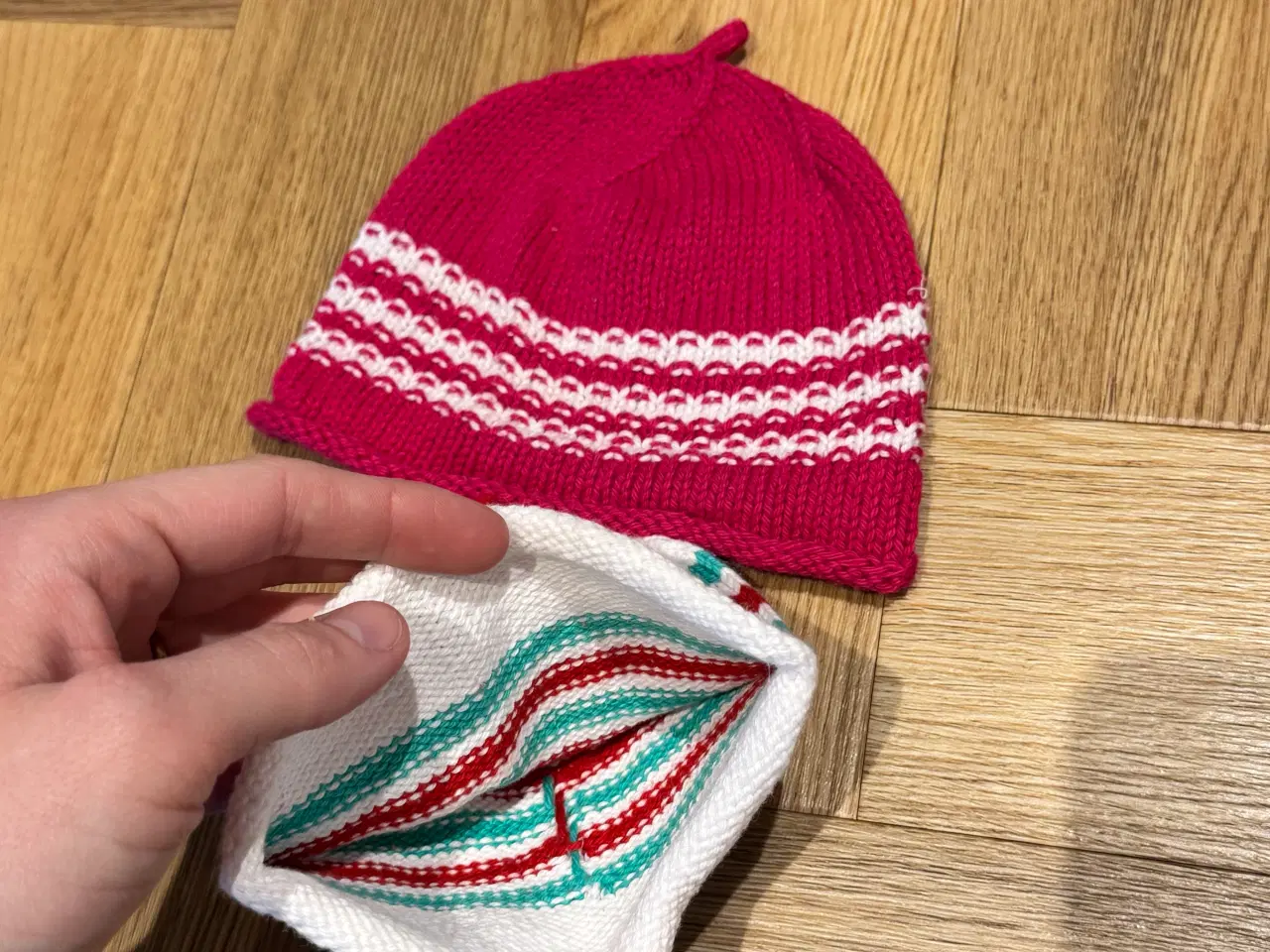 Billede 2 - 2 stk huer 