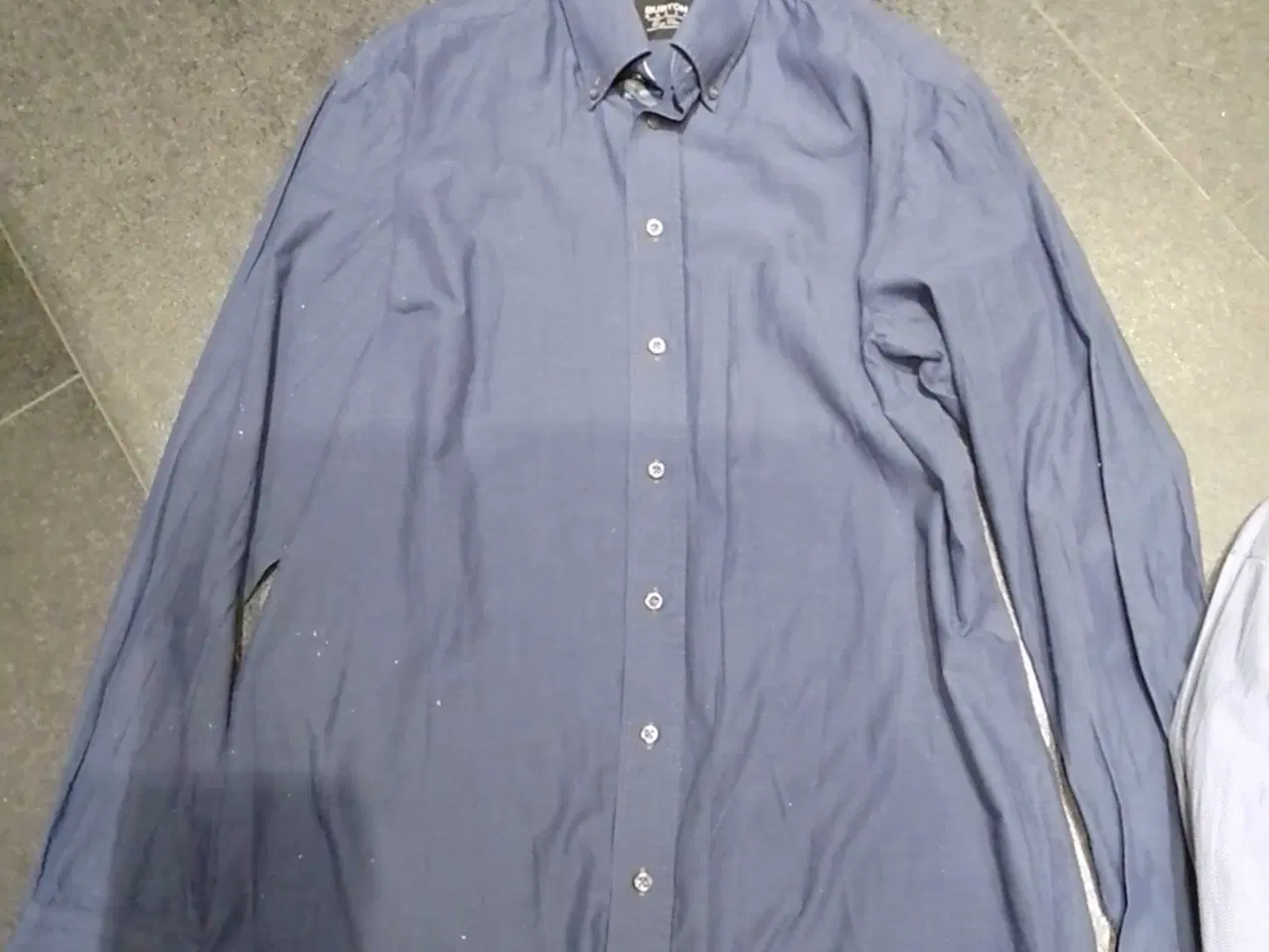 Billede 3 - 2 stk skjorter sælges samlet