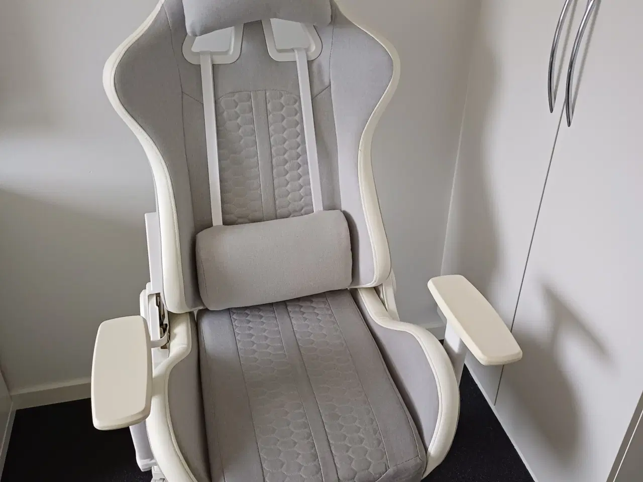 Billede 1 - Gamer-stol NIBE hvid/beige stof