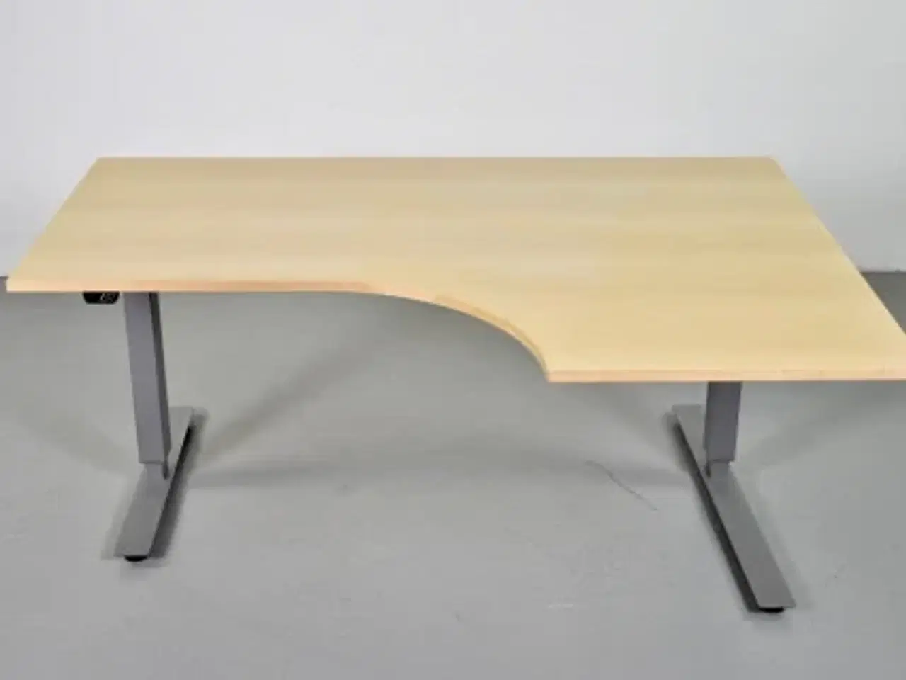 Billede 1 - Efg hæve-/sænkebord i ahorn med højresving, 160 cm.