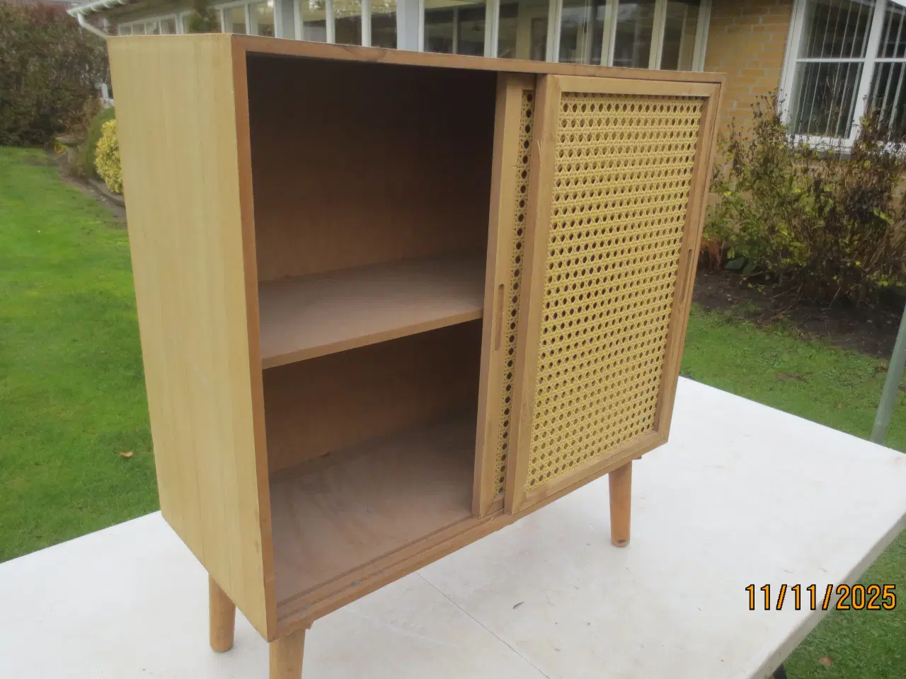 Billede 3 - 1 stk Skab med Fletskydelåger og en hylde