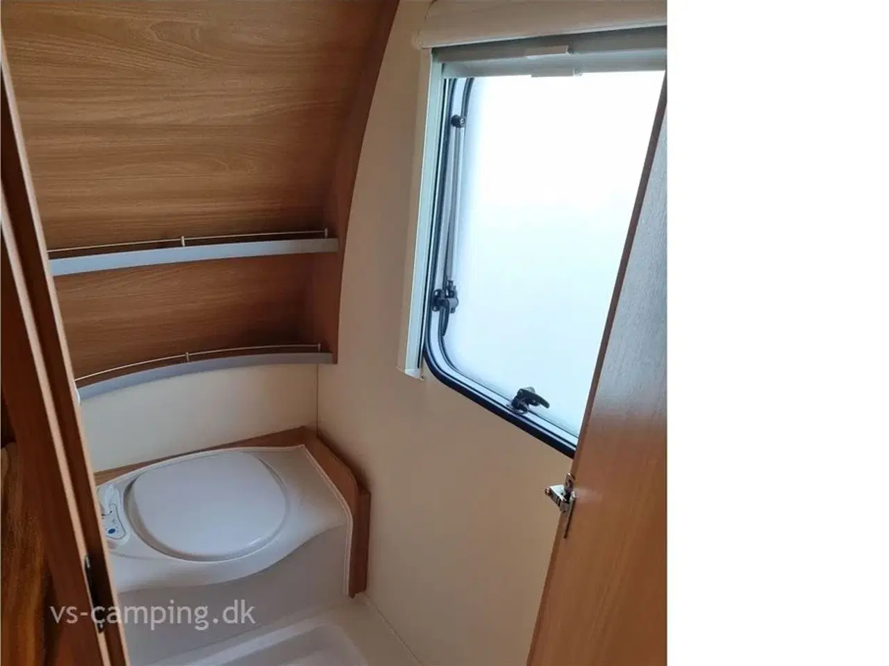Billede 9 - 2018 - Knaus Südwind Silver Selection 590 FUS   RUMMELIG CAMPINGVOGN MED STORT KØKKEN &amp;amp; STOR RUNDSIDDEGRUPPE.