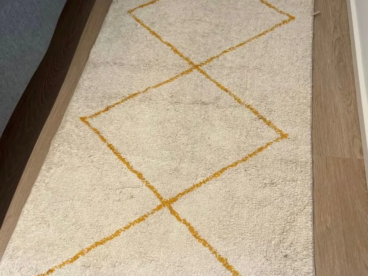 Billede 1 - Blødt gulvtæppe-perfekt ved fx seng,entré,andre ru