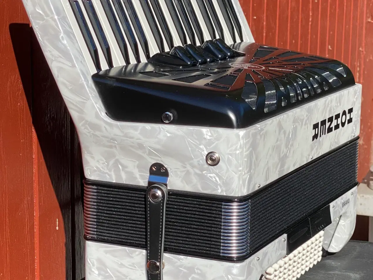 Billede 8 - 🎶 Hohner Bravo III 72 – Hvid Perlemor, 7,4 kg . 