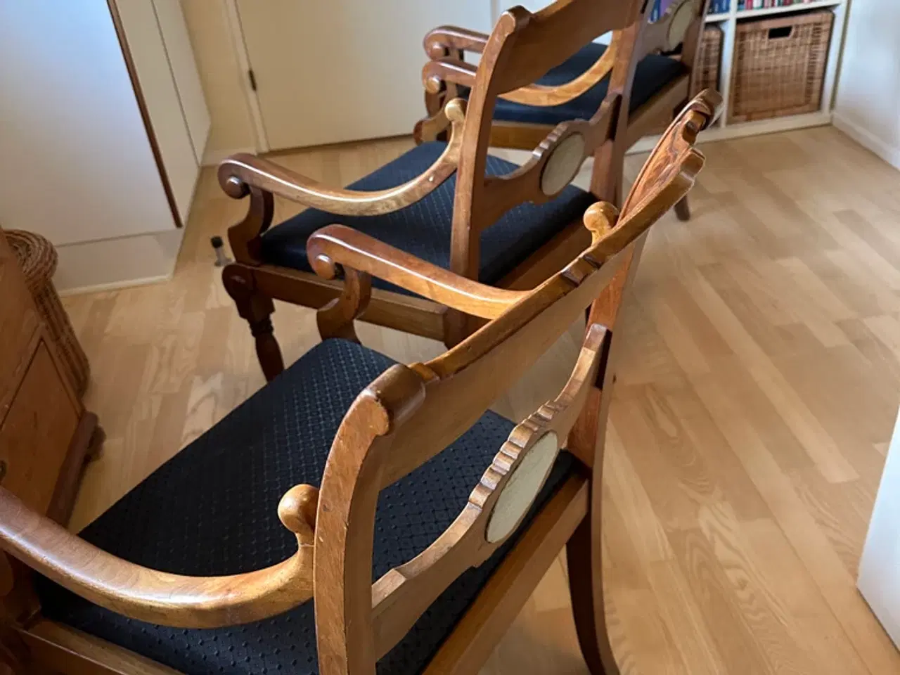 Billede 4 - mahogni stole - særdeles flotte - sælges stykvis