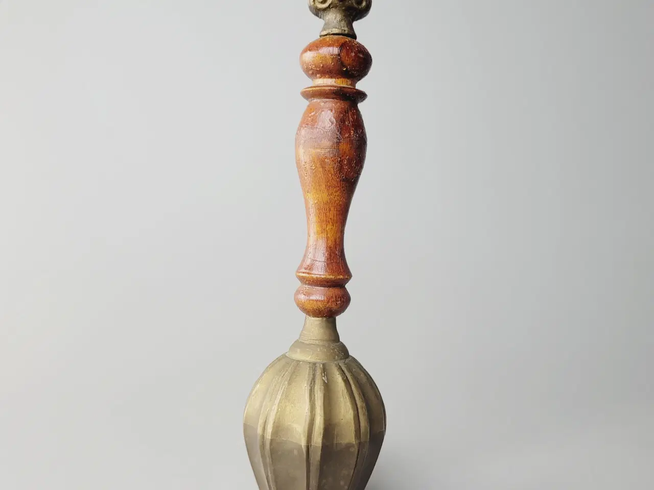 Billede 2 - ⭐️· Sjælden Vintage Håndklokke i Messing & Træ 