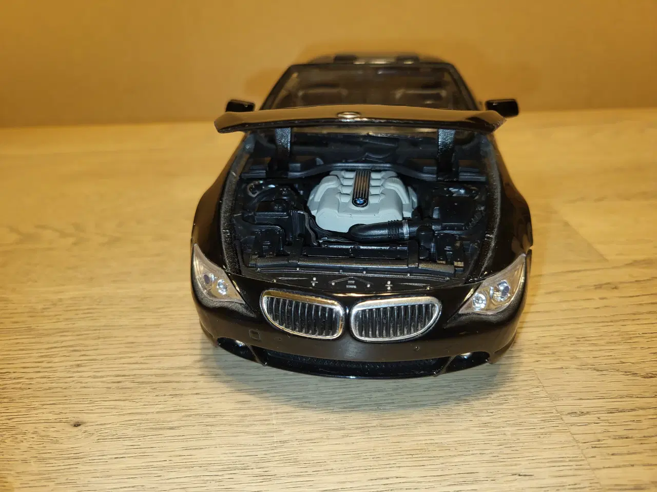 Billede 3 - Modelbil, BMW 645ci cabriolet, skala 1:18