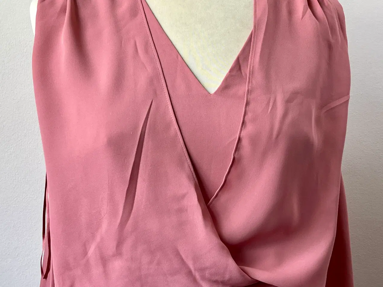 Billede 2 - Reiss, gammelrosa kjole, str L