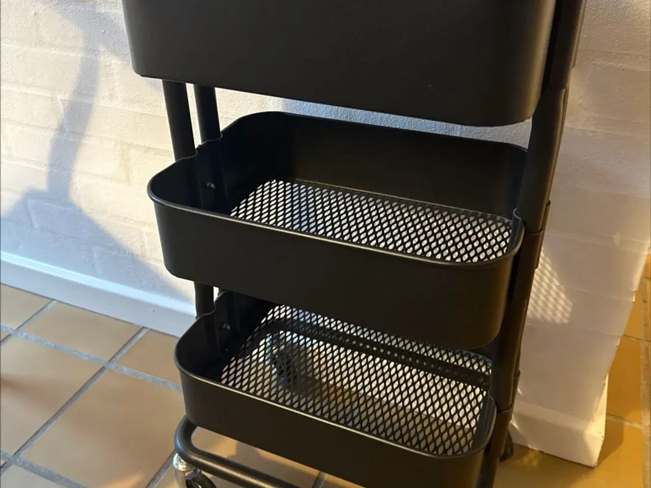 Billede 2 - Rullevogn i sort stål