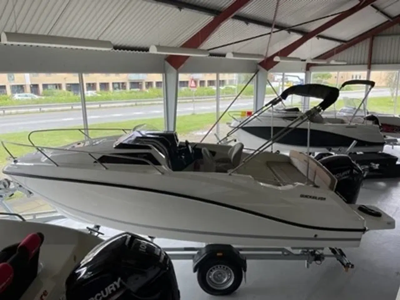 Billede 2 - Quicksilver Activ 555 Cabin med Mercury F100 EFI ELPT (masser af ekstra udstyr)  TILBUD