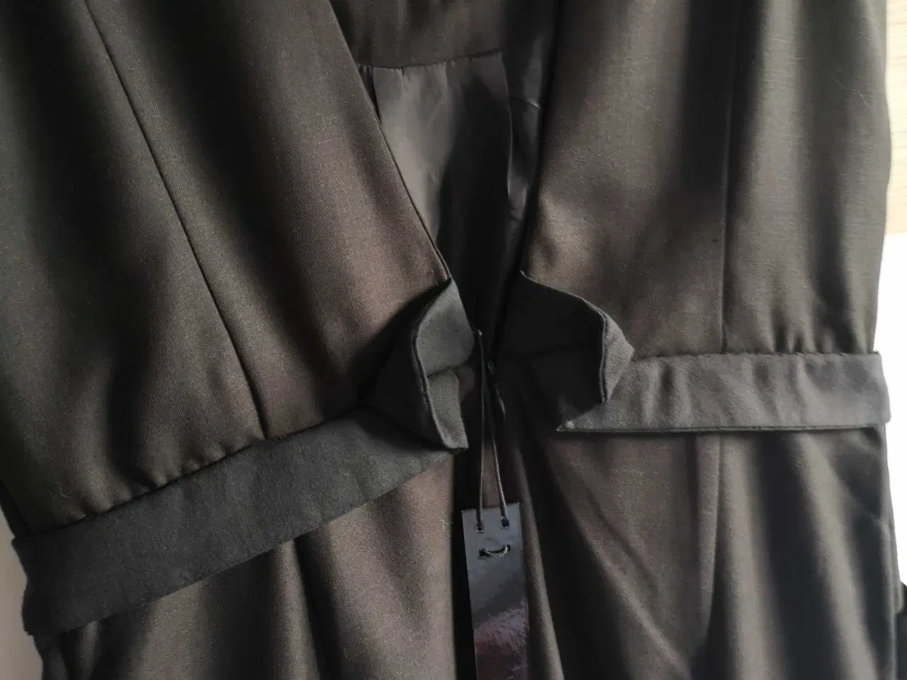 Billede 4 - Ny sort kjole 