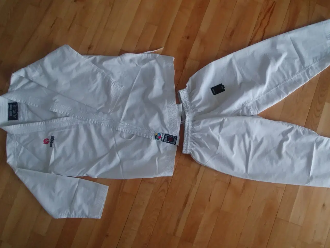 Billede 1 - Karatedragt, WKF, Budo Nord - Shiai, 160 cm.