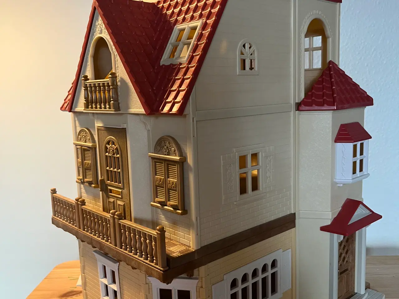 Billede 9 - Sylvanian Families, hyggehytte og Red Roof byhus