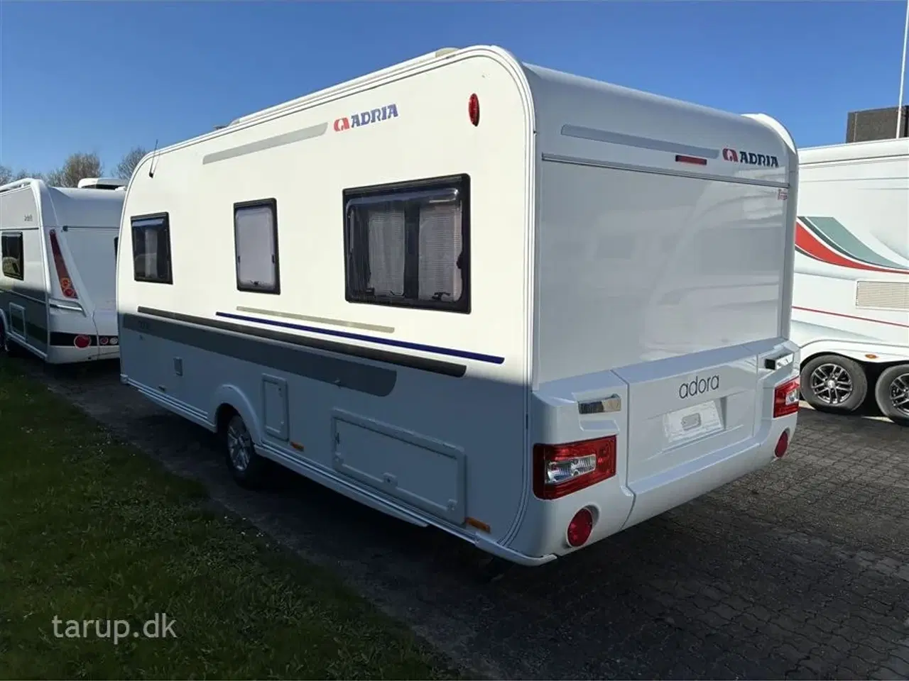 Billede 4 - 2014 - Adria Adora 512 UL   Mover, myggenetsdør, enkeltsenge m/udtræk, rundsidde-gruppe, el-gulv-varme, 90l. køleskab med fryser, stabilisator, glatte glasfibersider