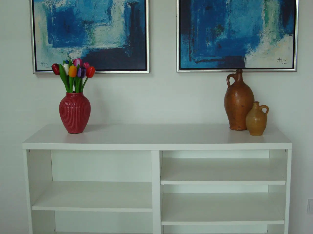 Billede 4 - Hvid Ikea skænk, reol, tv-bænk af mærket Bestå.