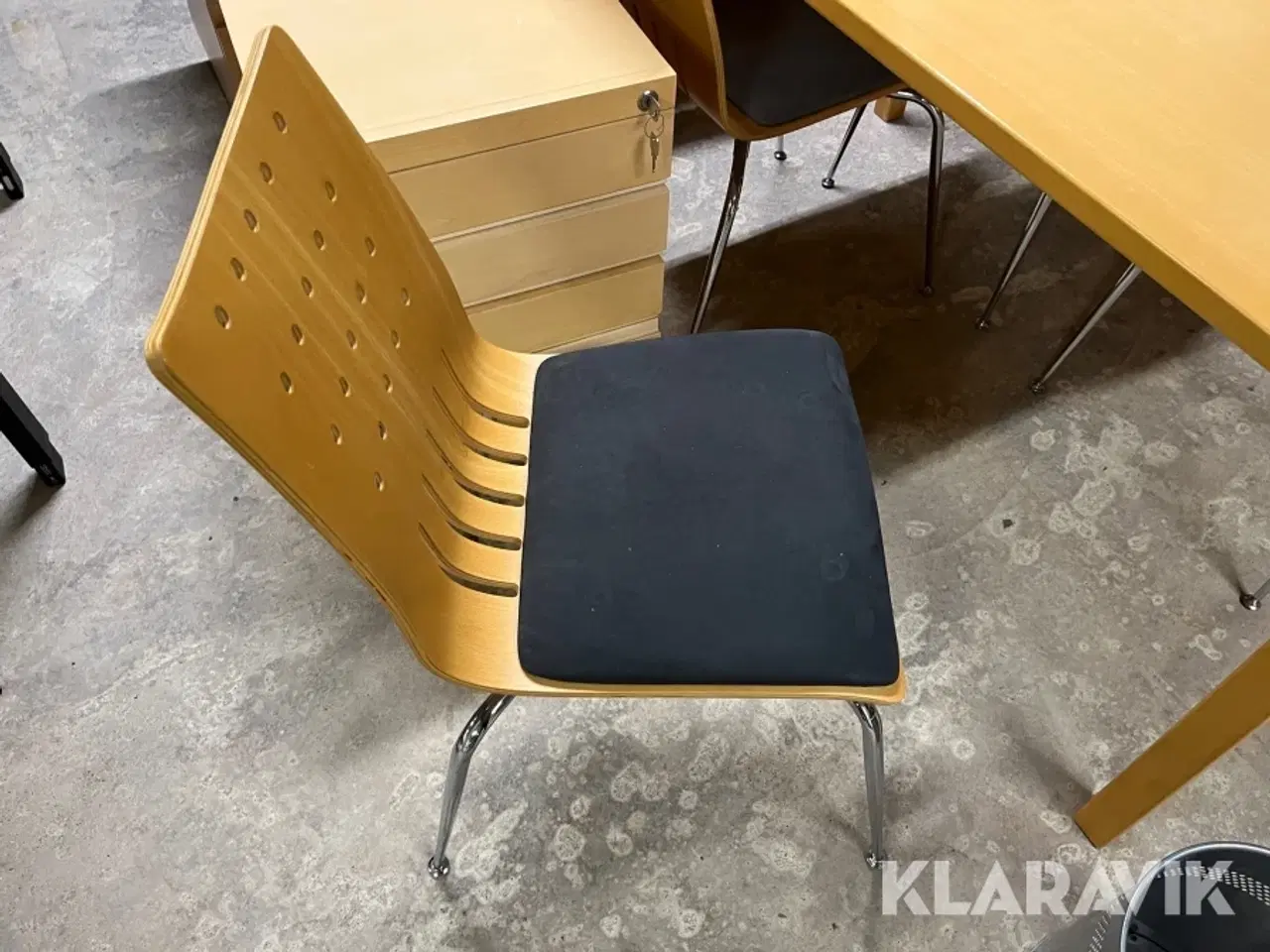 Billede 12 - Kontor inventar bord/stol/skabe