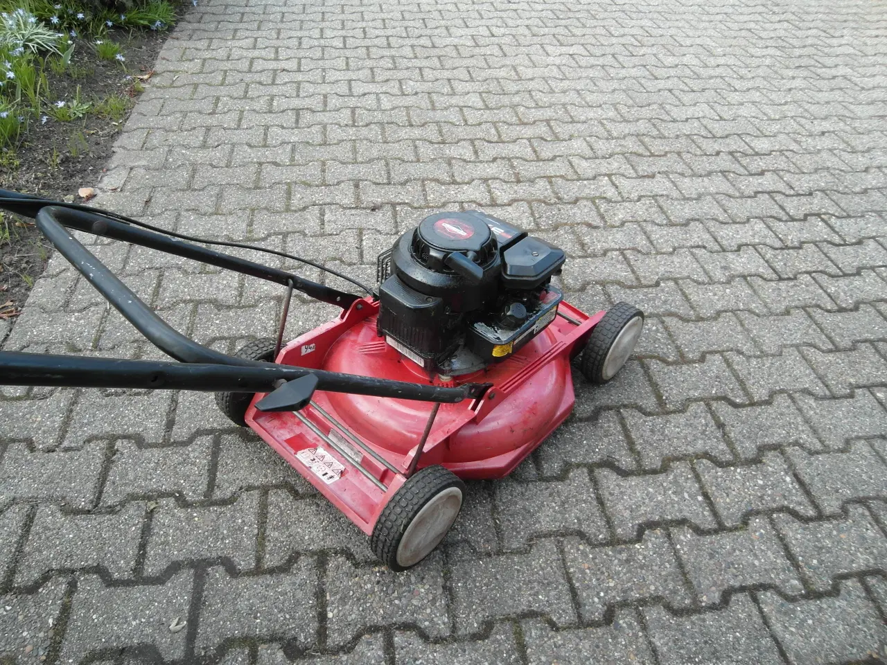 Billede 2 - Plæneklipper Jonsered med Briggs&Stratton motor.