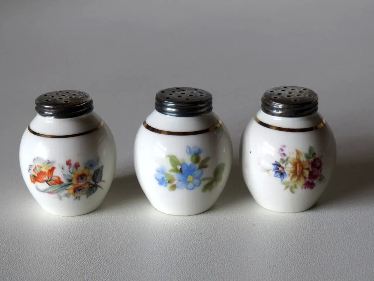 Billede 2 - Meget gamle saltbøsser med sølvlåg