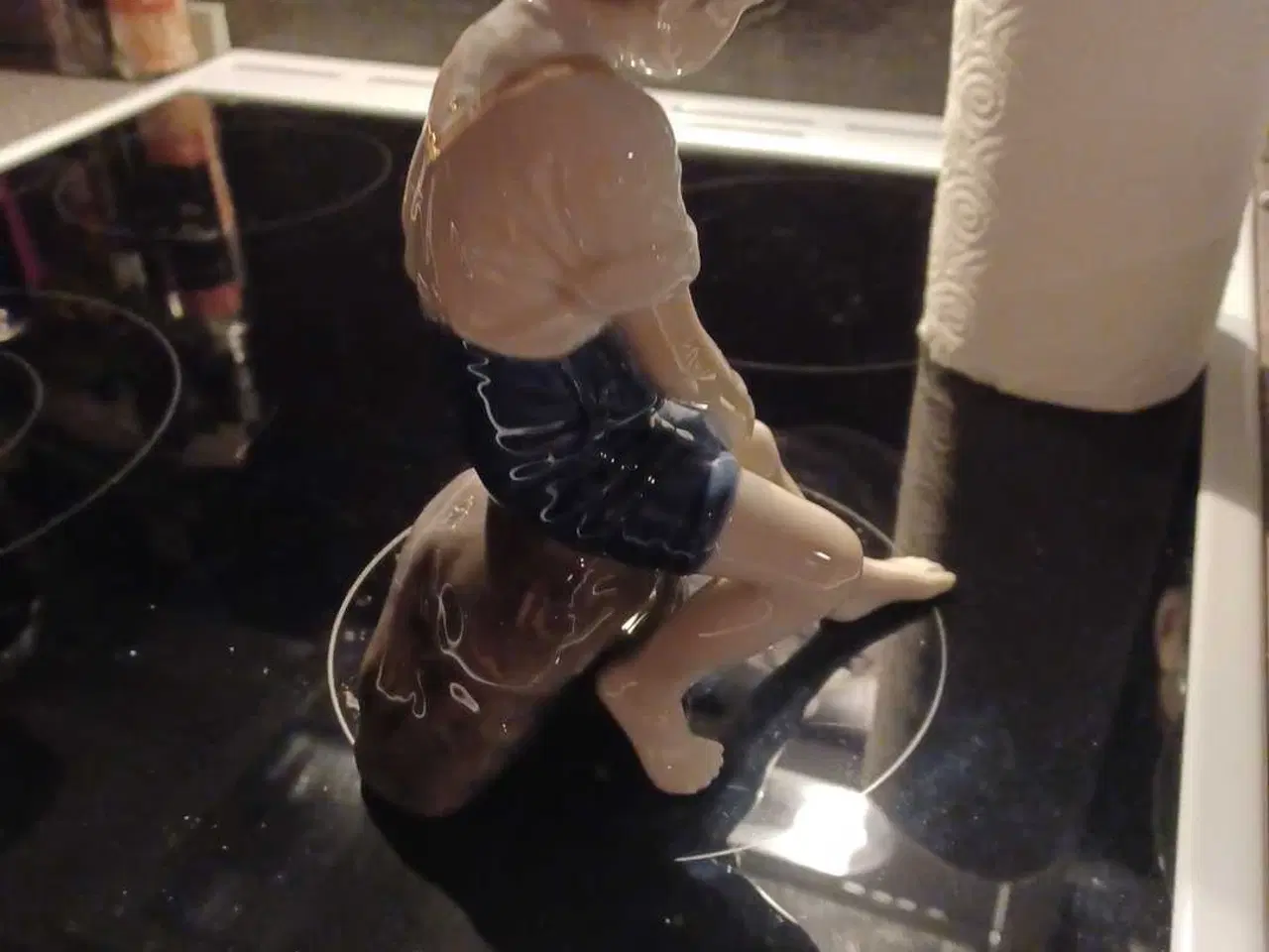 Billede 2 - B&G dreng på sten