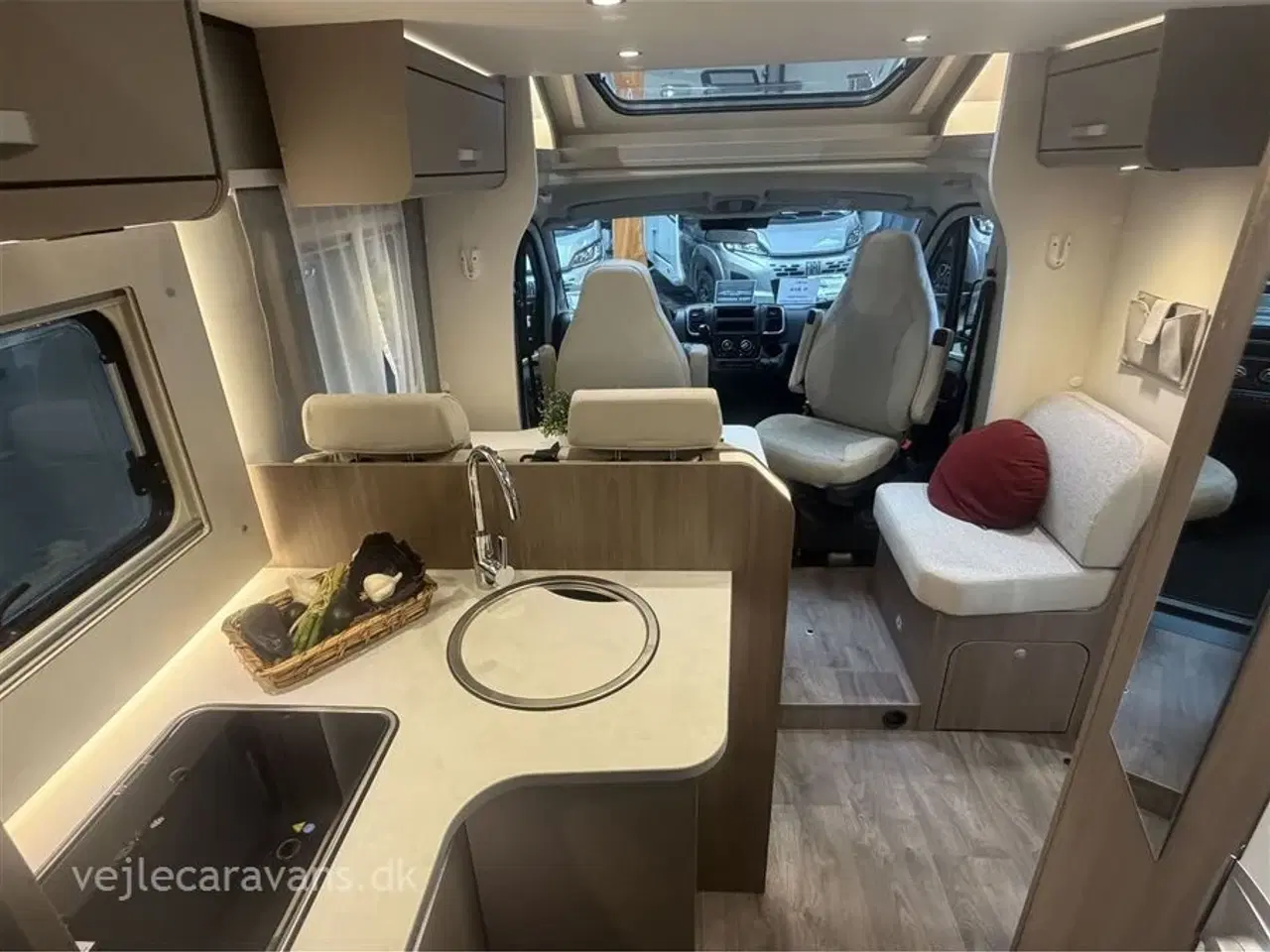 Billede 10 - 2026 - Carado T 328 Pro+