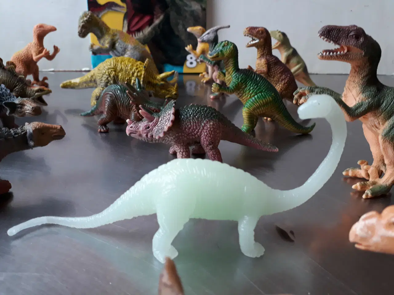 Billede 2 - 19 Dinosaurs & 1 Dinobog