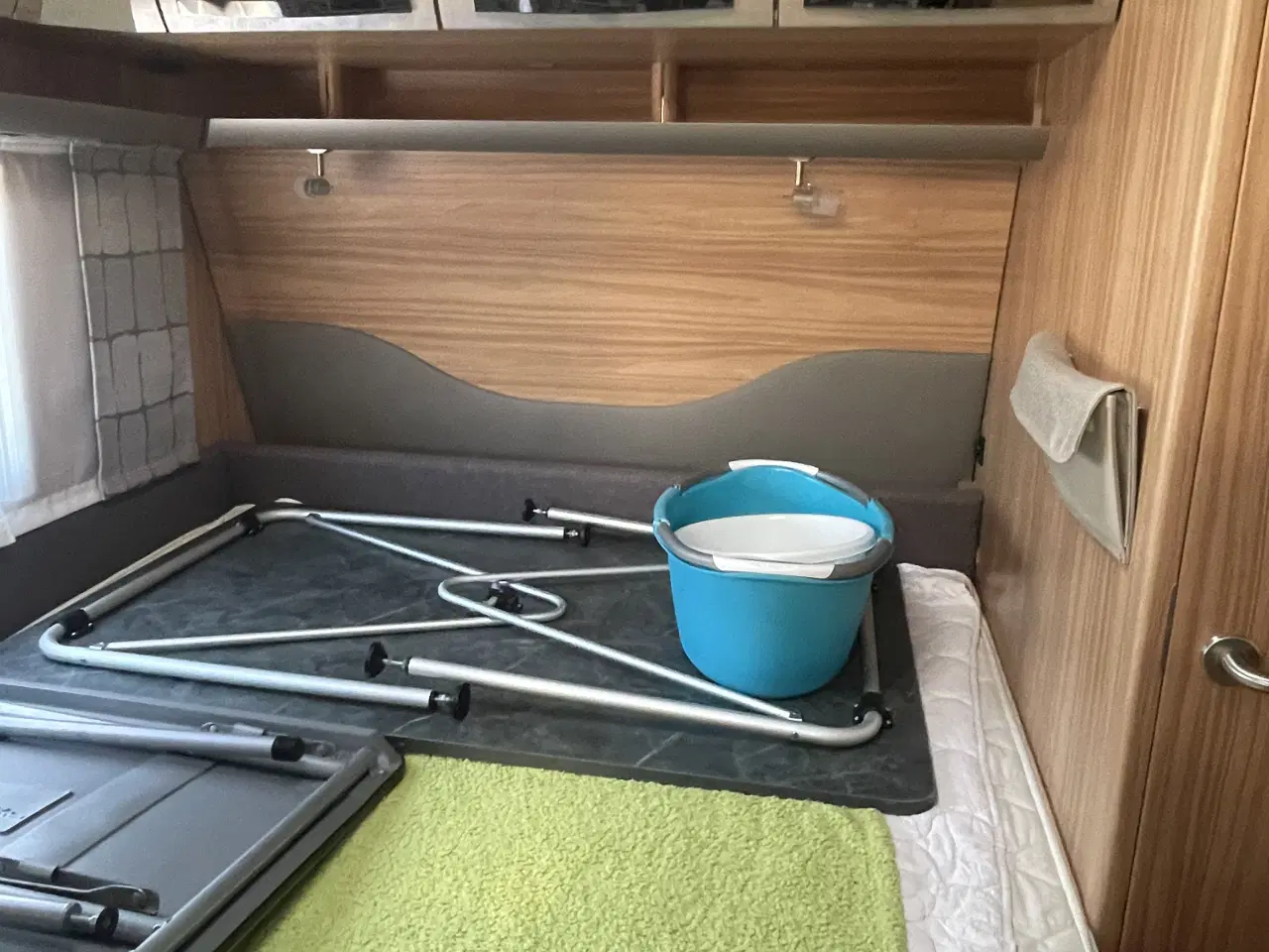 Billede 12 - Campingvogn med køjer, fortelt og meget udstyr 