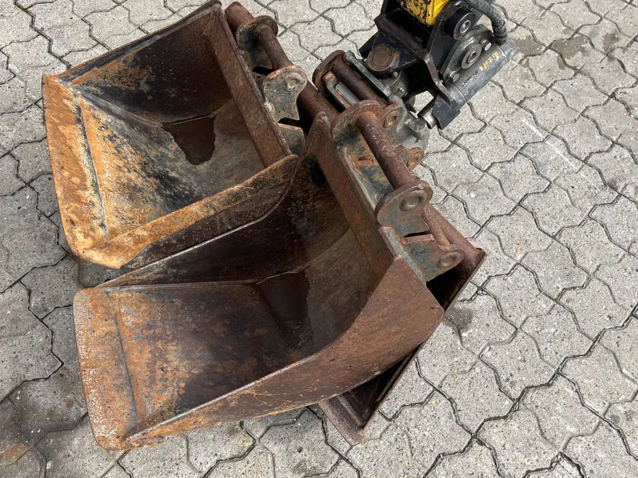 Billede 12 - New Holland E10SR Tiltman og 3 skovle