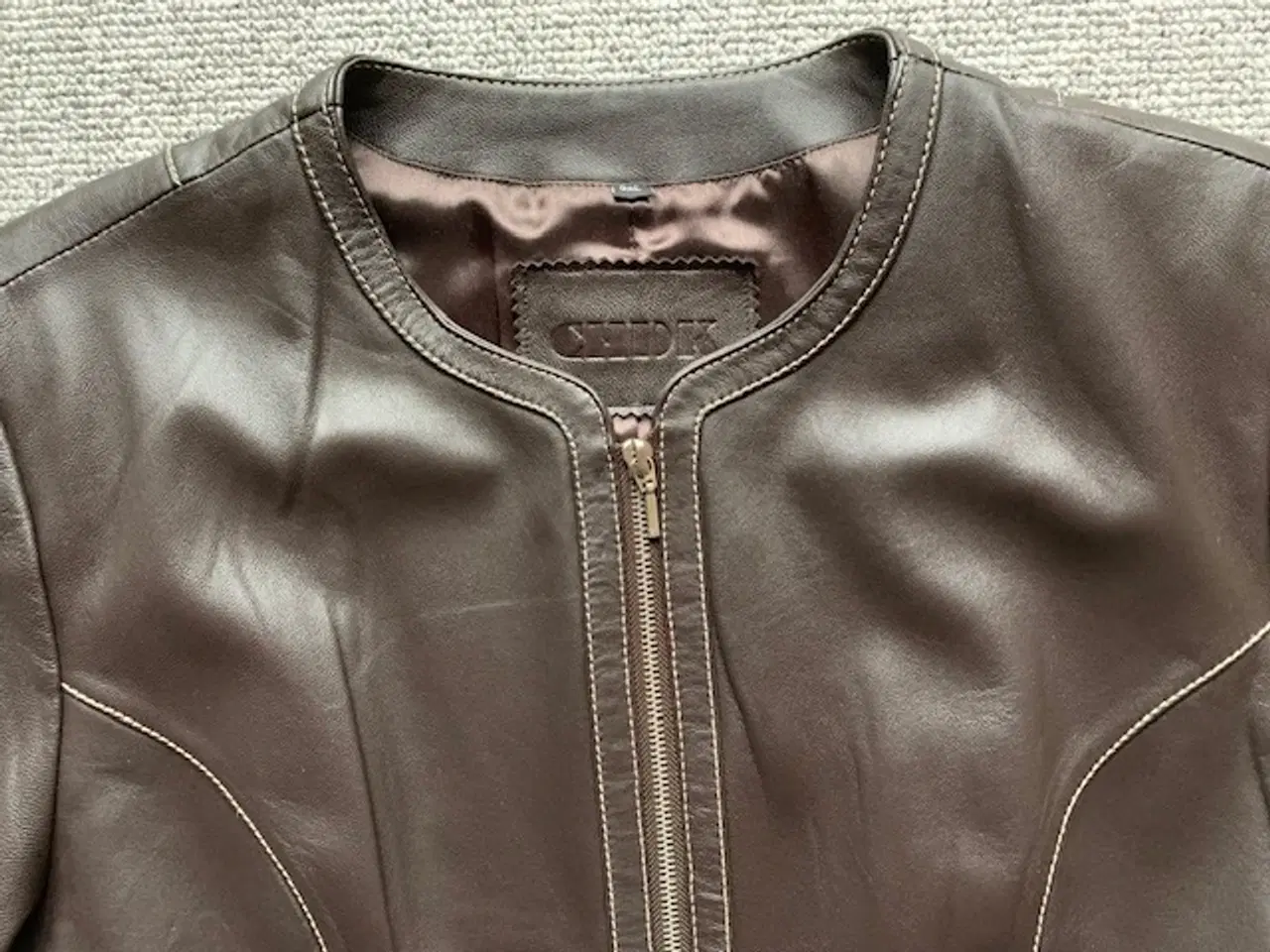 Billede 5 - Skindjakke brun str. 44 - begrænset brugt/som ny