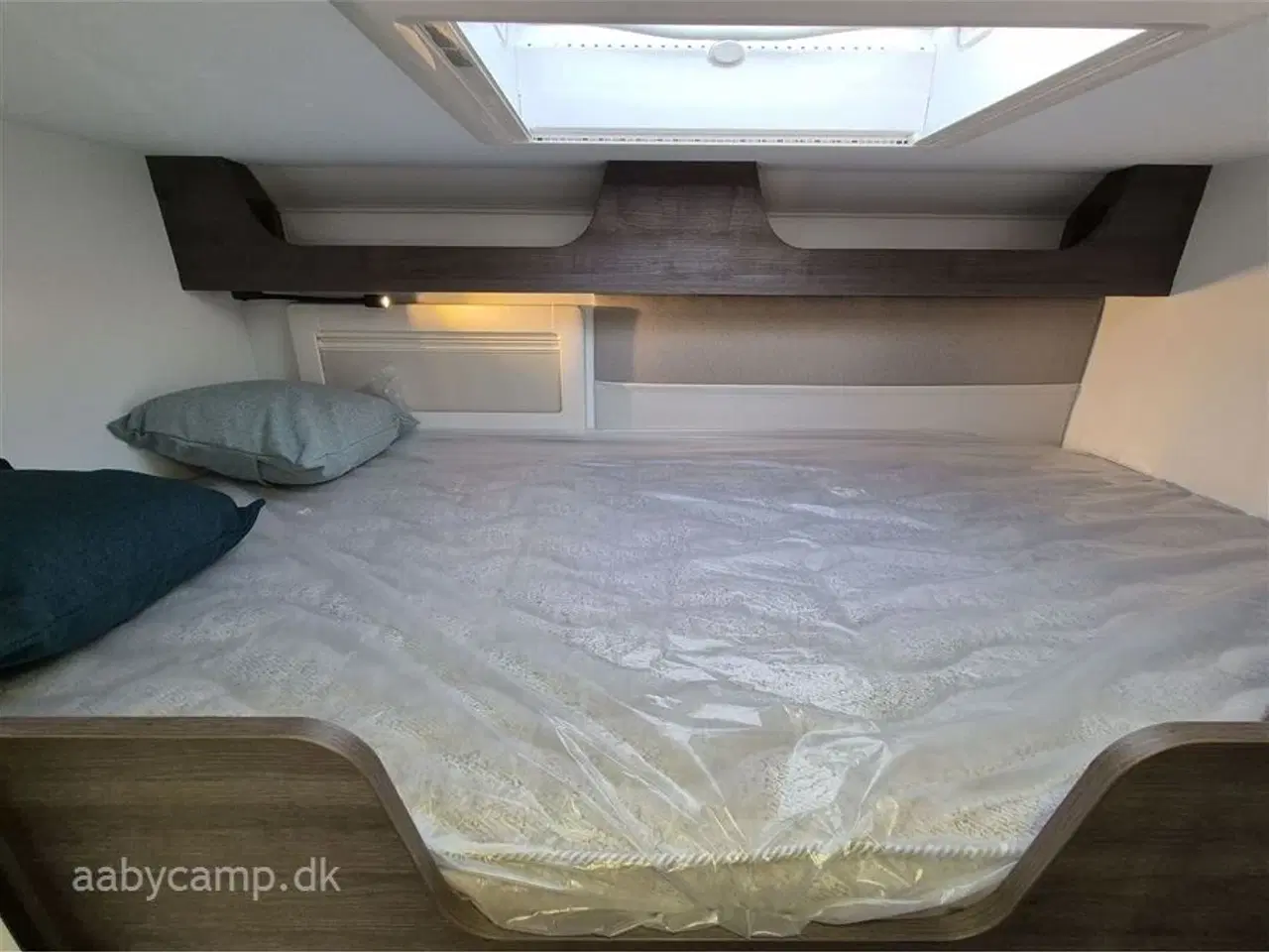 Billede 20 - 2026 - Benimar Tessoro   Nk Pakke. 8 trins Automatgear. 200W solceller. Webasto Dieselfyr. Kompressor køleskab. Køjer bag og sænkeseng Foran.