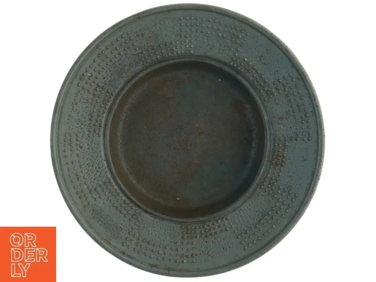 Billede 4 - Metal fad med relief kant fra Nyborg Jern (str. Diameter 26 cm)