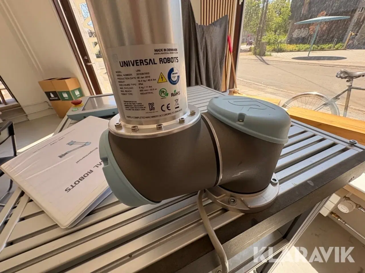 Billede 12 - Robot Universal Robot UR5/CB3 med rullebord