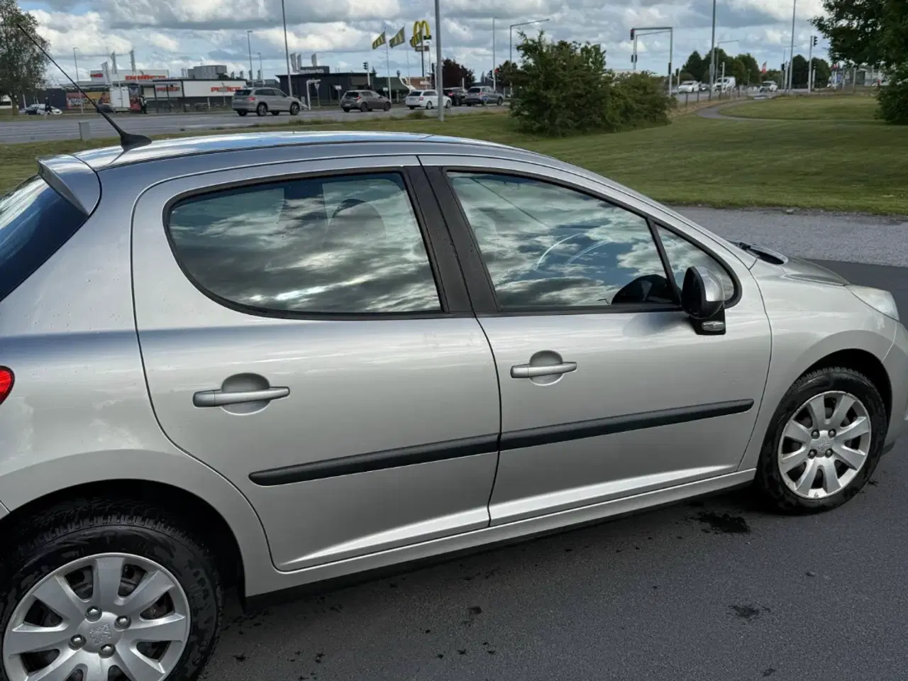Billede 3 - Peugeot 207 - nysynet & lav km-tal