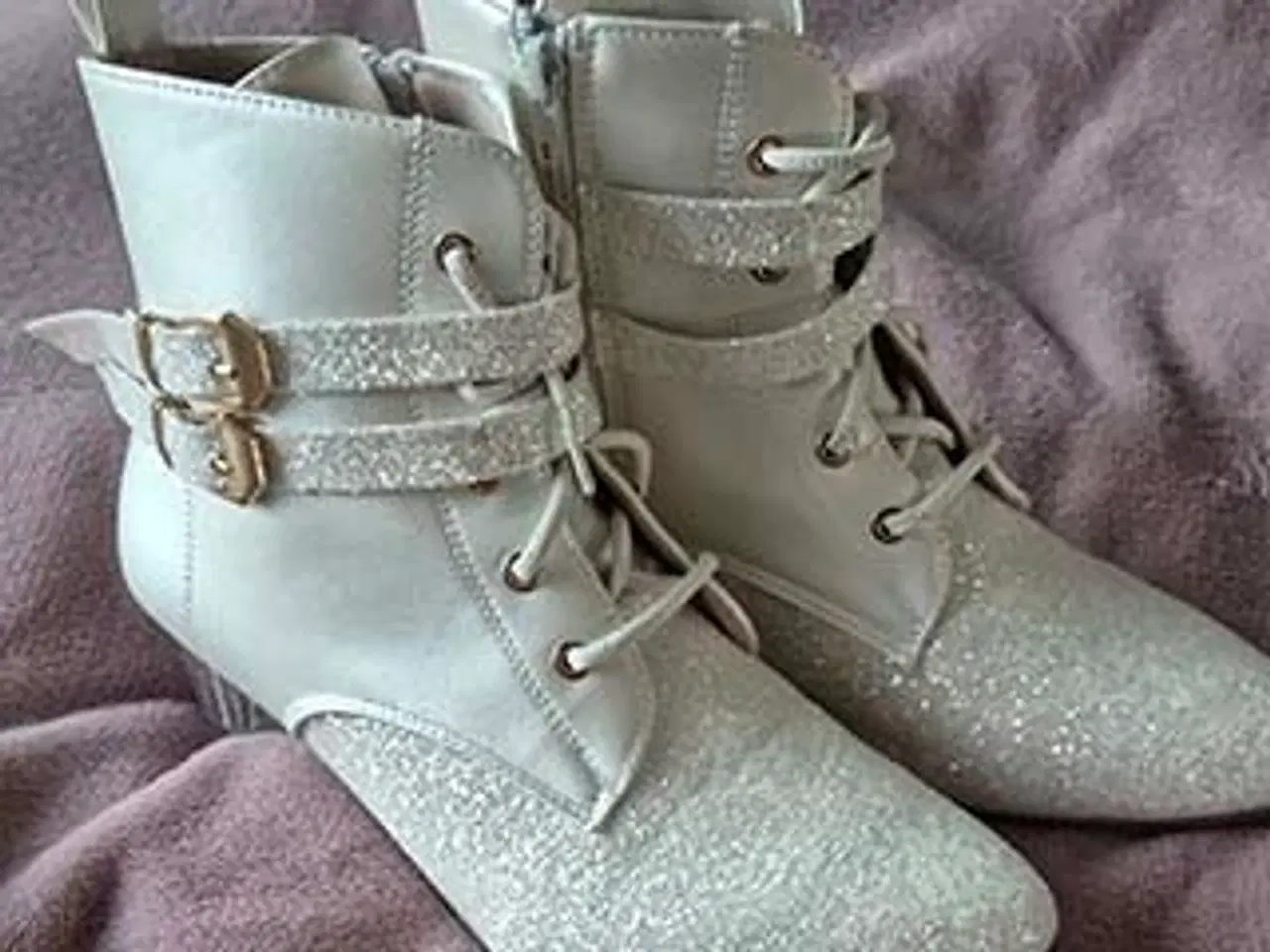 Billede 1 - Flotte Støvler med glimmer
