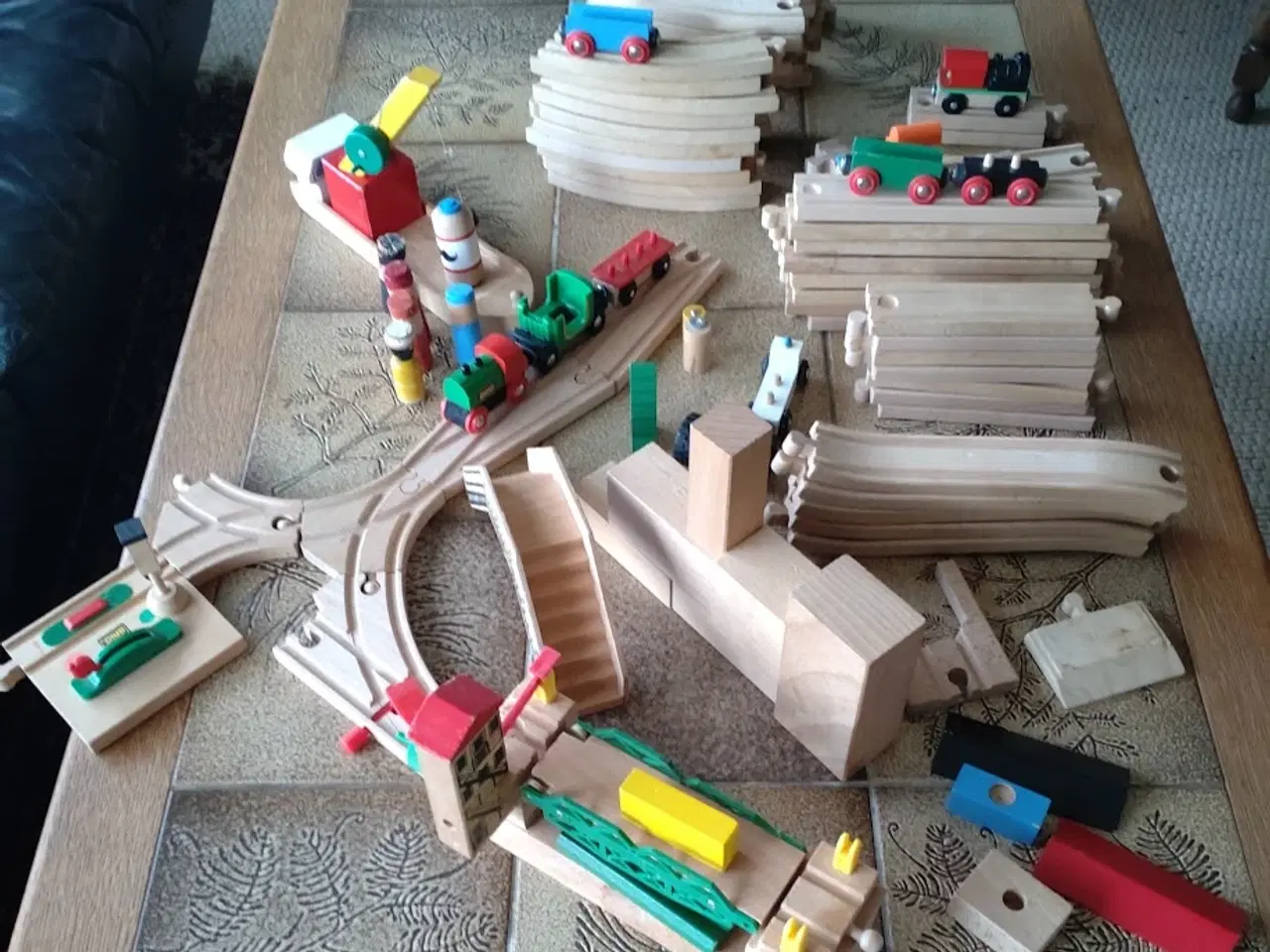 Billede 1 - BRIO træ togbane – skinner, tog/køretøjer, bygning