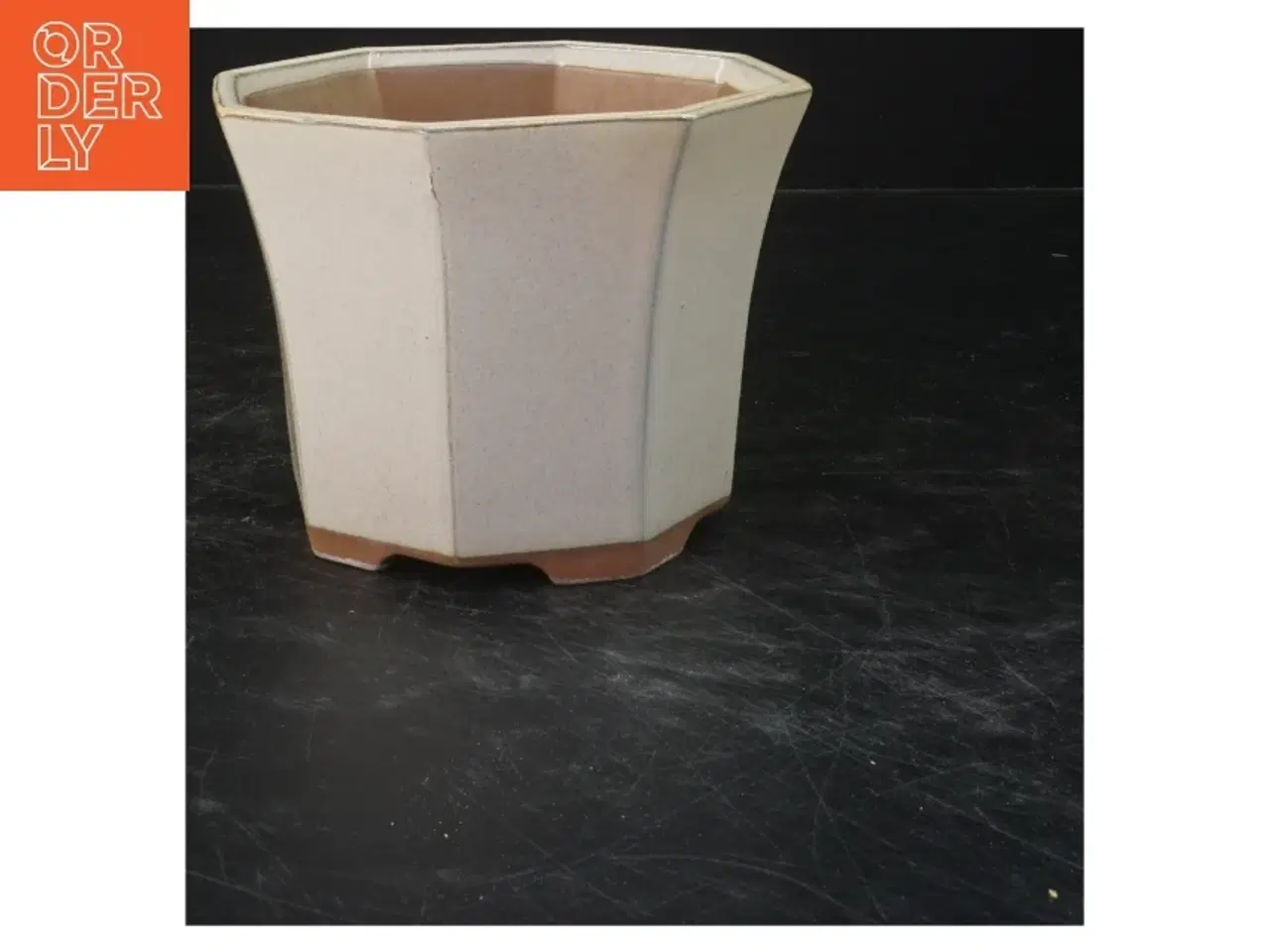 Billede 1 - Ottekantet lerpotte (str. 11,5x15 cm)